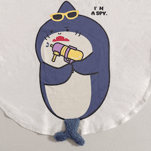 TARGET LOCKED – SPY SHARK 狙い撃ち！サメがスパイに⁉尻尾っぽTシャツ サメ尻尾付き