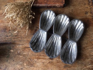 フランスアンティーク ユニークな形のマドレーヌ型