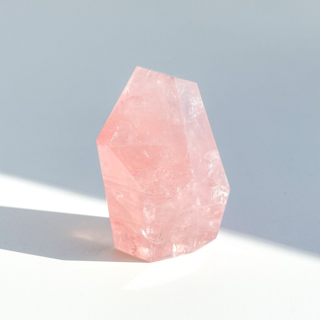【高品質】バイーア産ローズクォーツ フリーフォーム62◇ Rose Quartz ◇天然石・鉱物・パワーストーン・インテリア