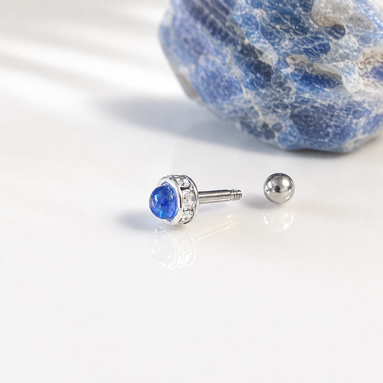 澄んだ青の石 カイヤナイト 藍晶石 天然石 ボディピアス 14G 16G 18G
