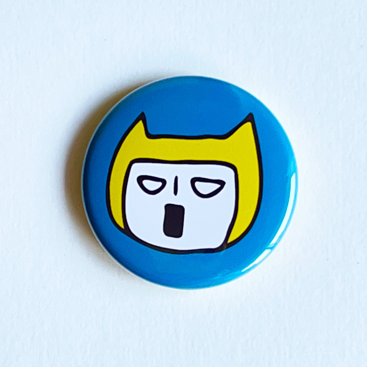 ウタ（ぴえん）の缶バッジ(38mm) | ハチネッコ