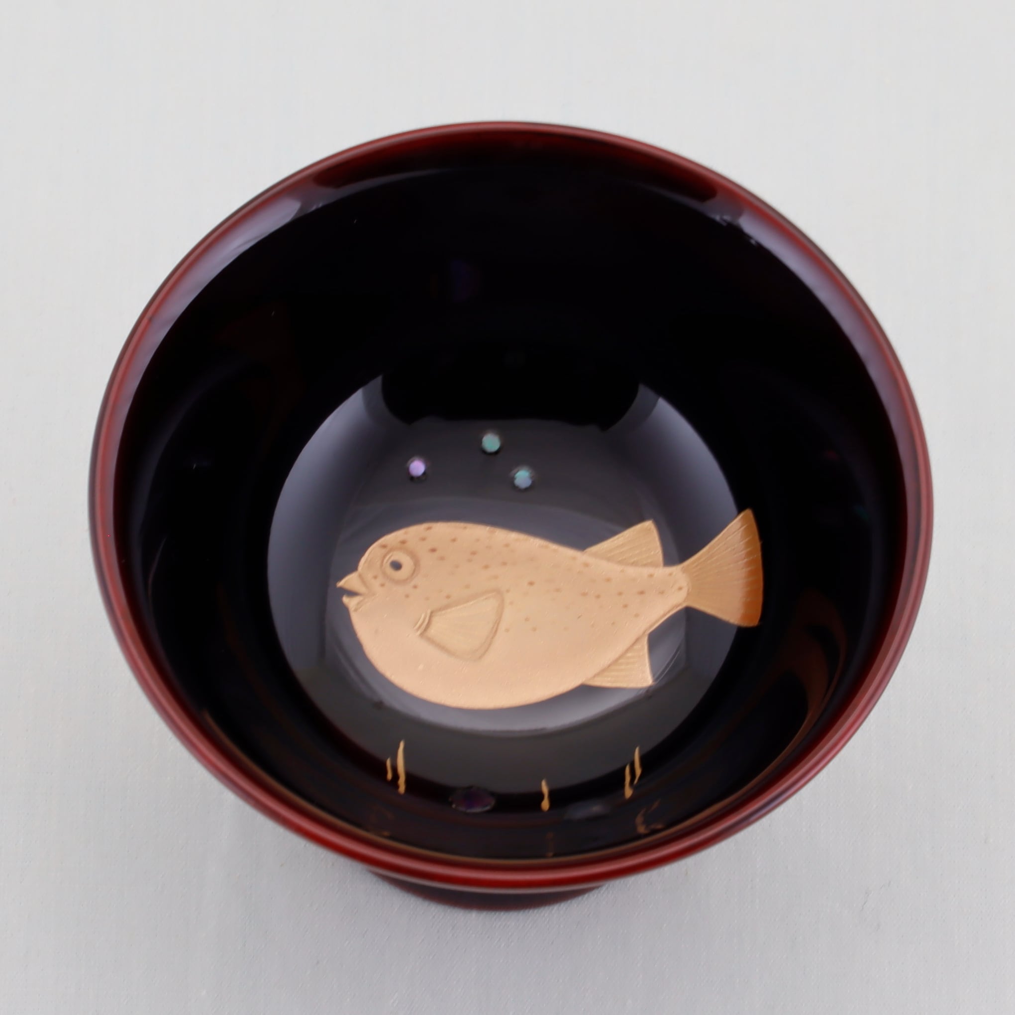 新品未使用品　輪島塗　ぐい呑み 14-1 輪島塗 ぐい呑み／溜塗／河豚蒔絵 | 輪島塗 加藤漆器店 公式