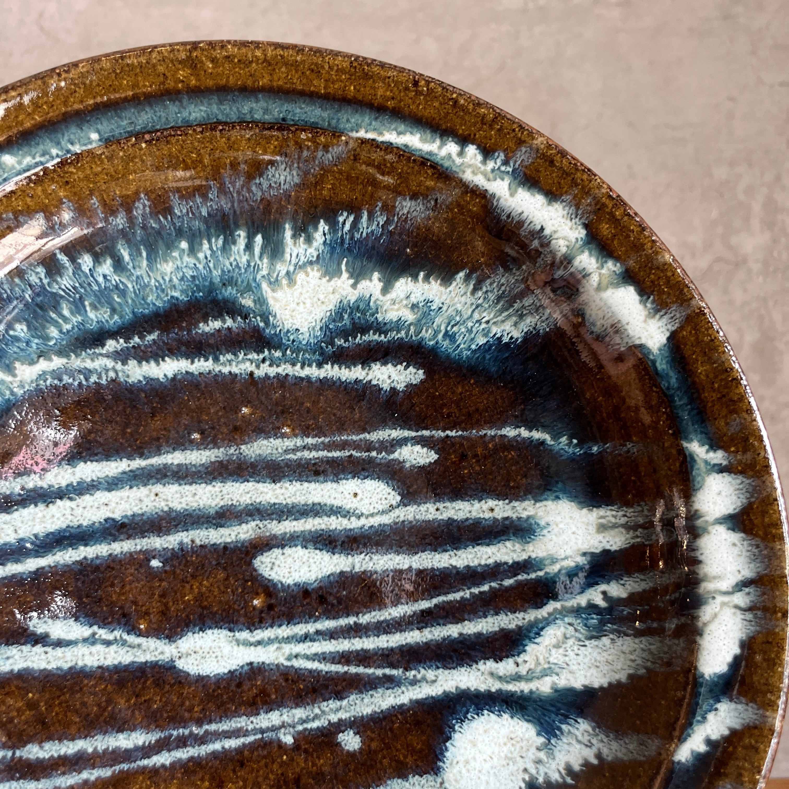 小代焼ふもと窯 藁灰釉 8寸皿 | タシュロン｜器と生活の道具