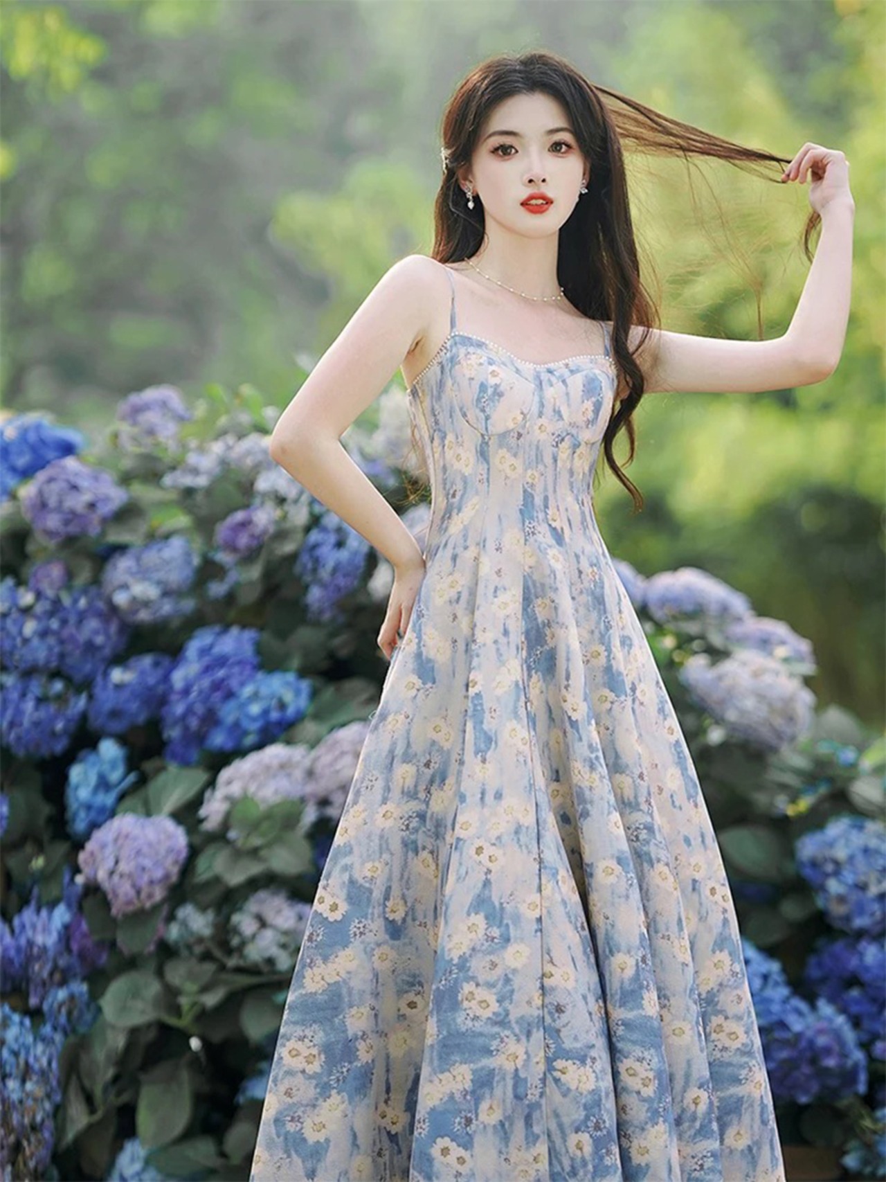 【0030】Blue Flower A-Line Short Sleeve Dress