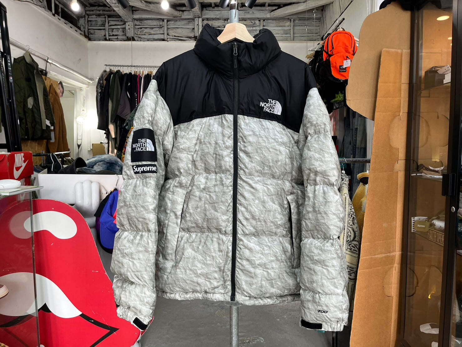 Supreme 19AW × THE NORTH FACE PAPER NUPTSE DOWN JACKET LARGE 91613 ...