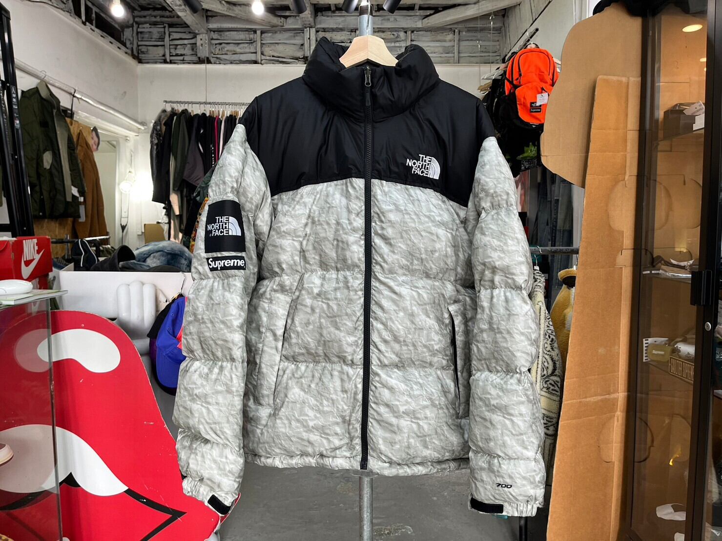 Supreme 19AW × THE NORTH FACE PAPER NUPTSE DOWN JACKET LARGE 91613 