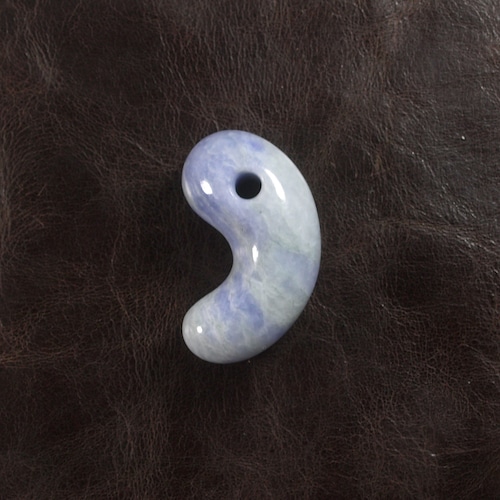 糸魚川翡翠 ラベンダー ヒスイ まがたま 勾玉  14.2g Lavender Jadeite Magatama 