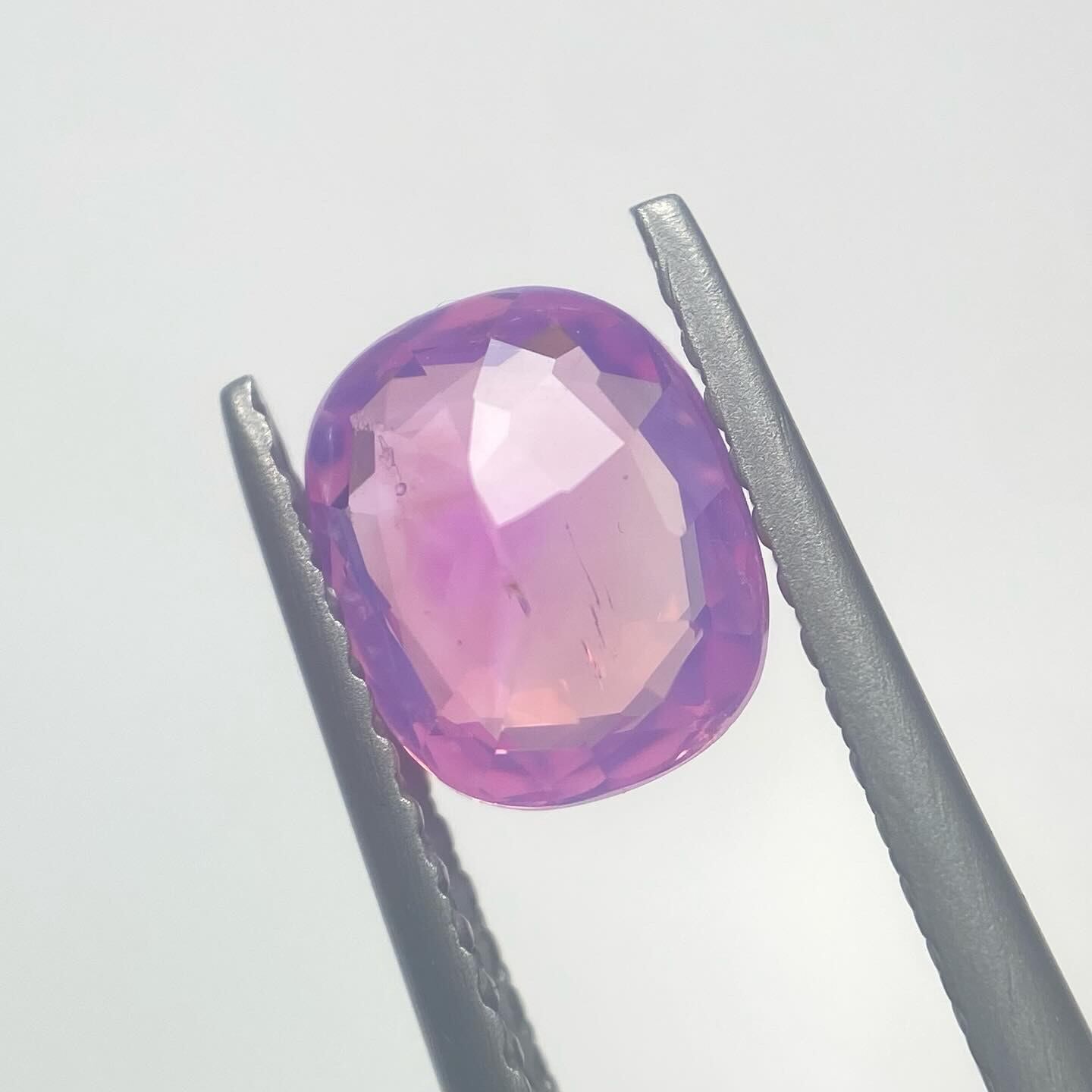 ポップなシルキーピンクサファイア