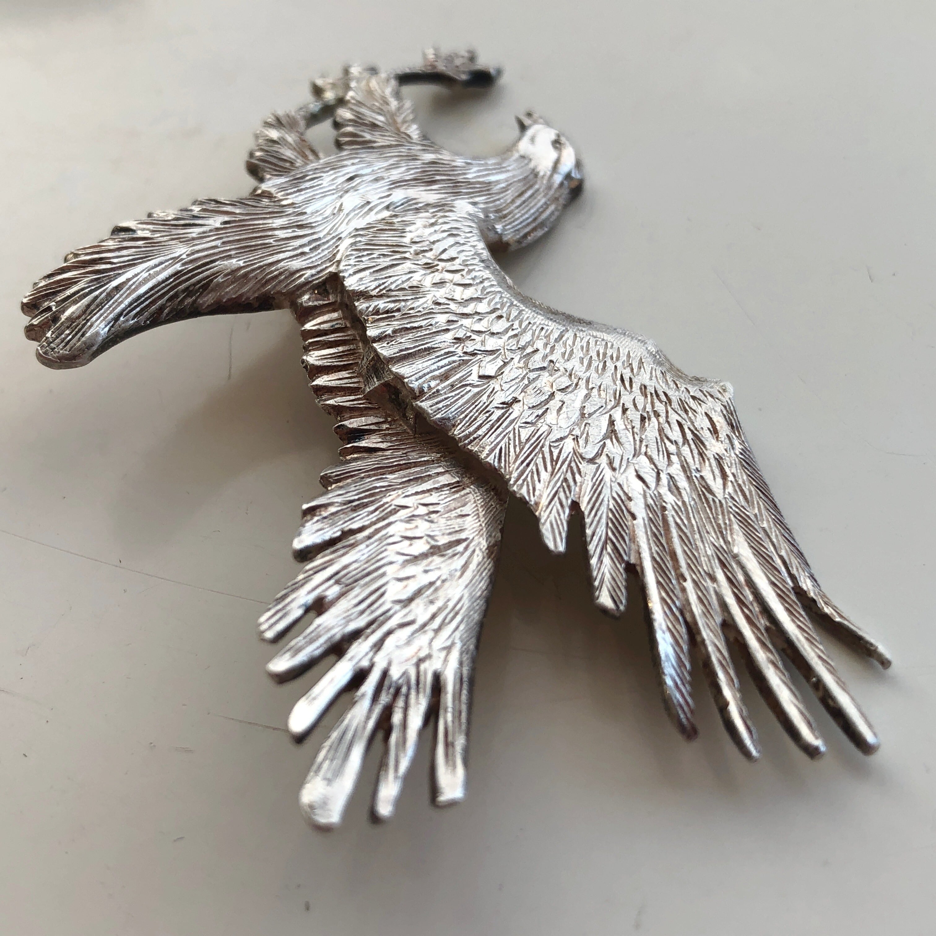 銀の鷲のブローチ | メルキュール骨董店