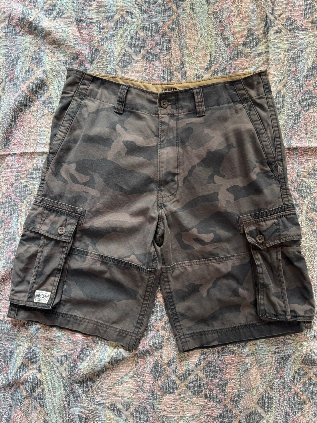 Levi's カモフラージュ柄カーゴショーツ