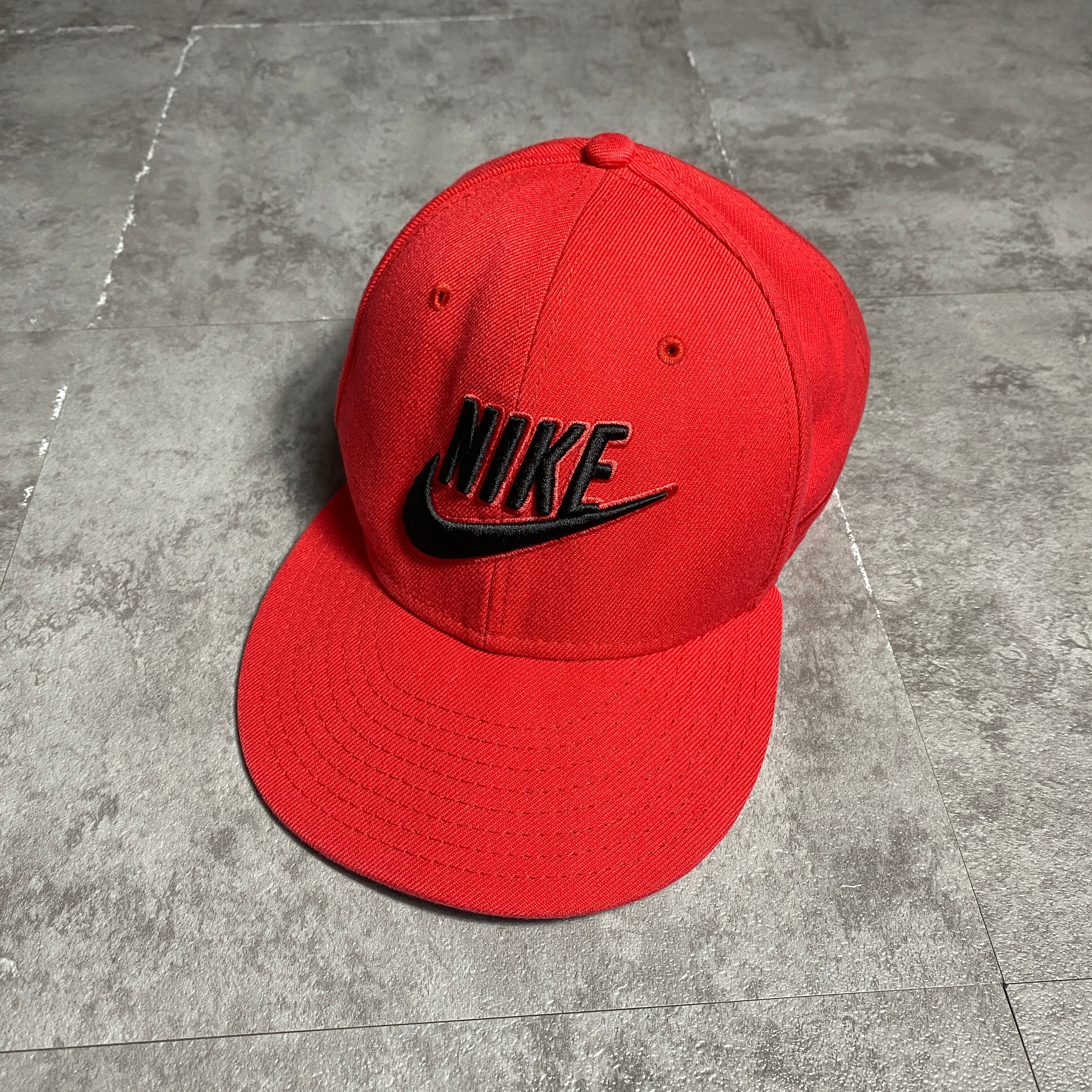 NIKE ナイキ スウォッシュ 刺繍ロゴ レッド 赤 スナップバック