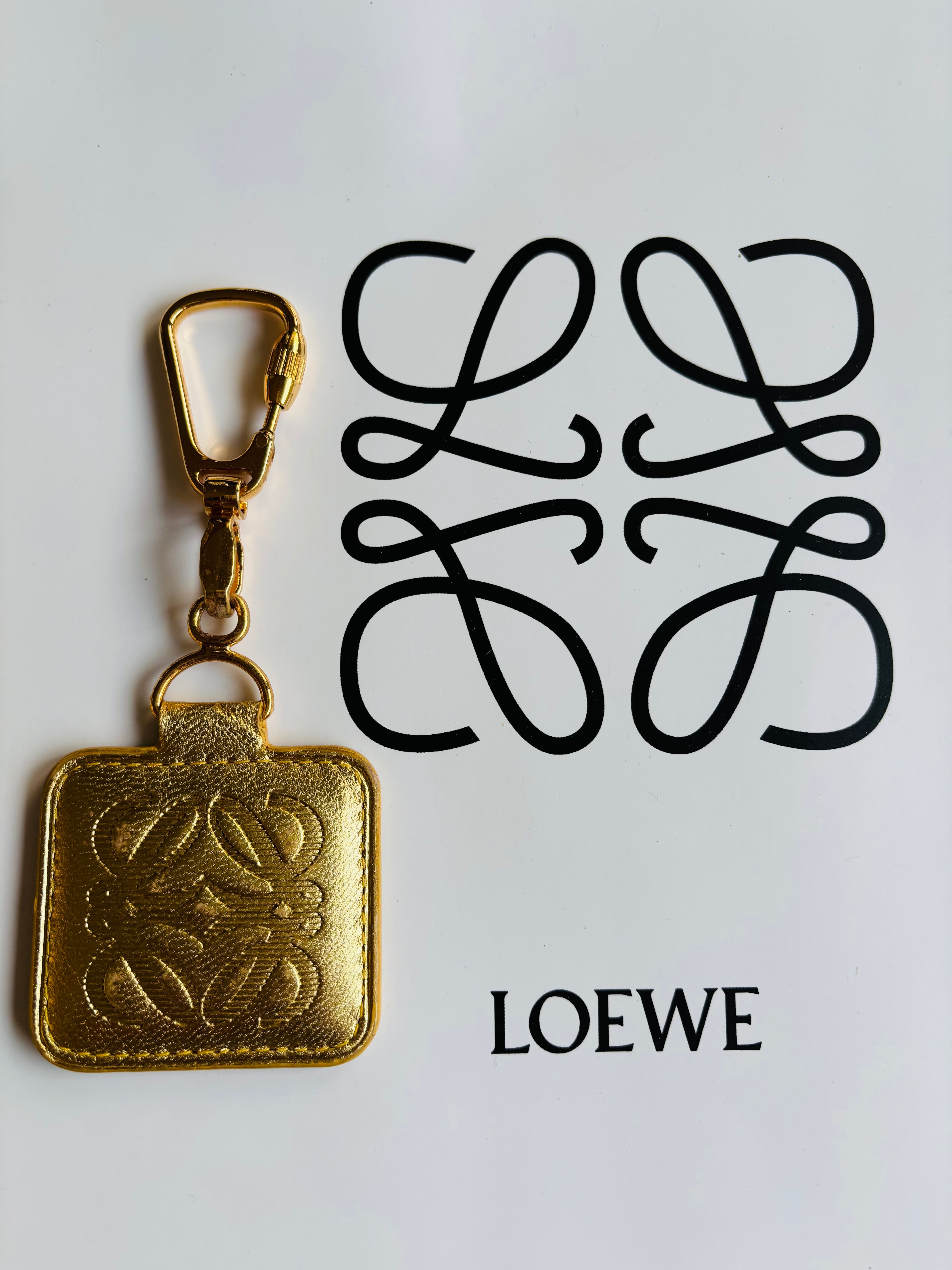 LOEWE ロゴ型押し キーリング ゴールドカラー | Petit luxe Vintage