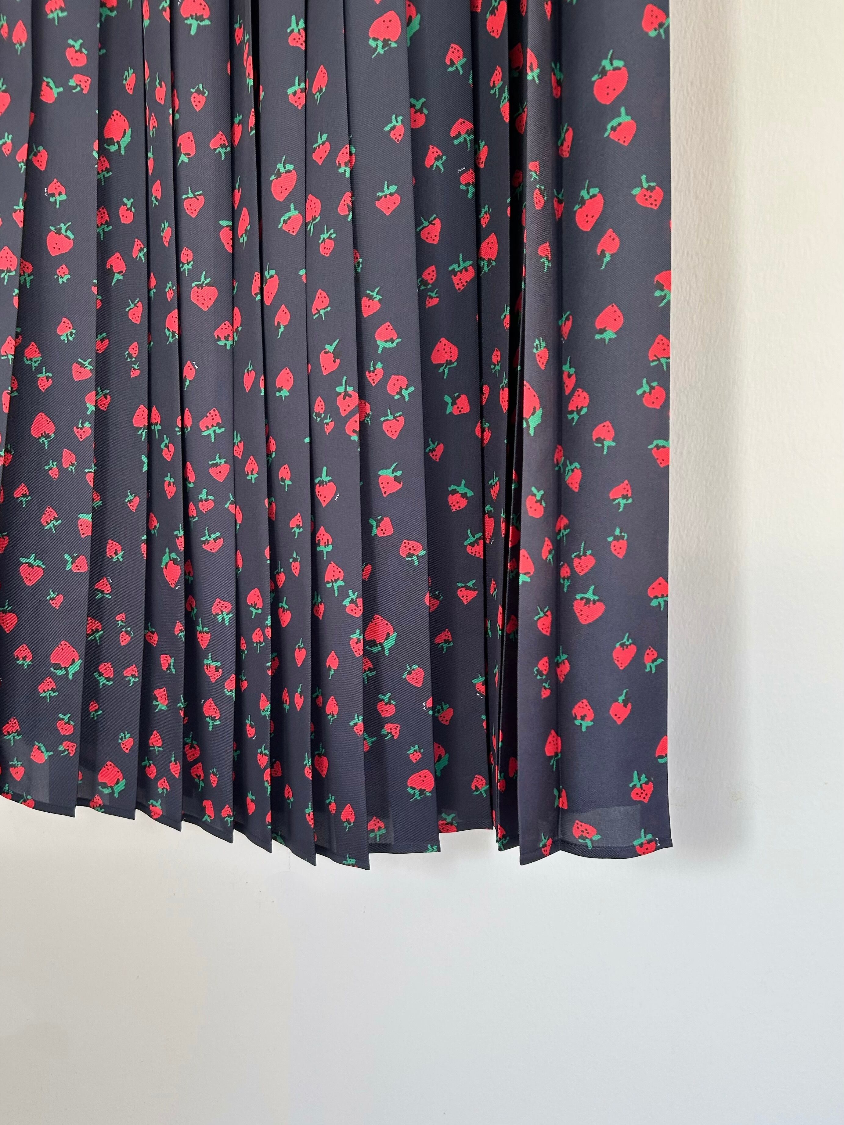 MUVEIL イチゴプリントプリーツスカート | KOKO