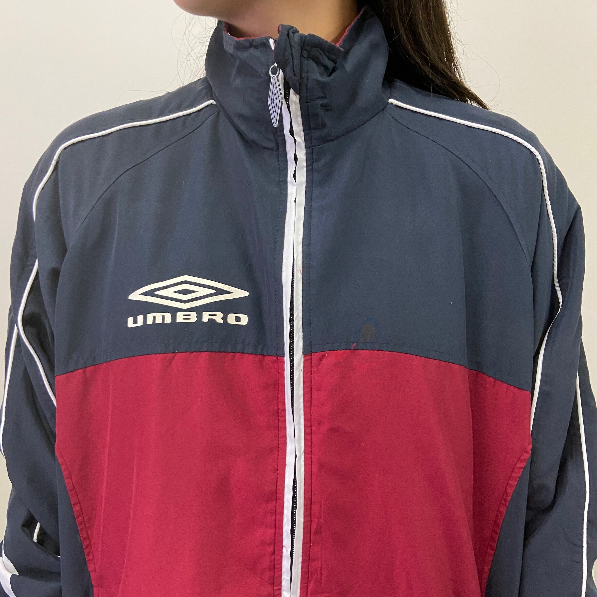 Umbro グレー/レッド ジャケット UMBRO アンブロ ワンポイントロゴ スポーツジャケット メンズL 古着