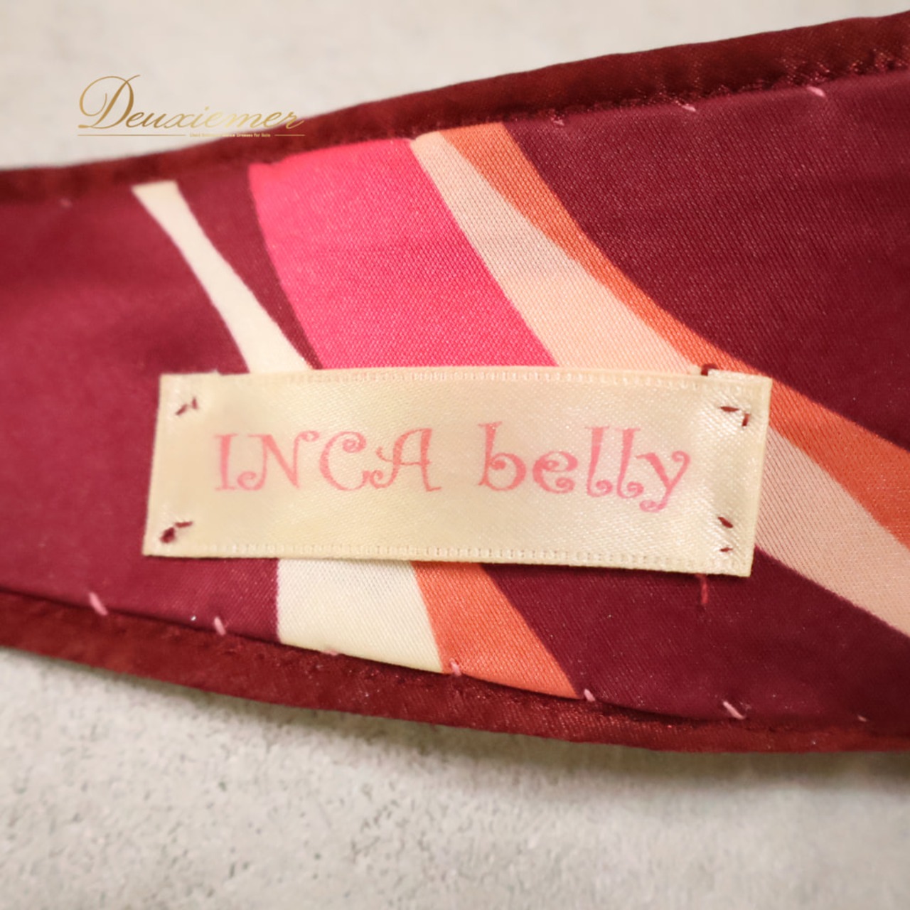 ベリーダンス 衣装 INCA belly ツーピース 上下セット セットアップ オリエンタル レッド系 ブラック系 シルバー系 ホワイト系 ピンク系 赤 ワインレッド 黒 ラインストーン ビーズ ラメ 装飾 練習 レッスン 舞台 発表会 イベント ダンス ステージ ダンス衣装 キラキラ 輝き 光沢 鮮やか おしゃれ 花柄 スリット