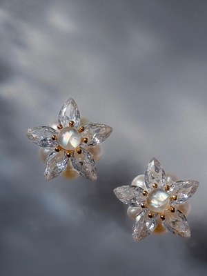 淡水パール シェル入り透明レジン フラワーピアス