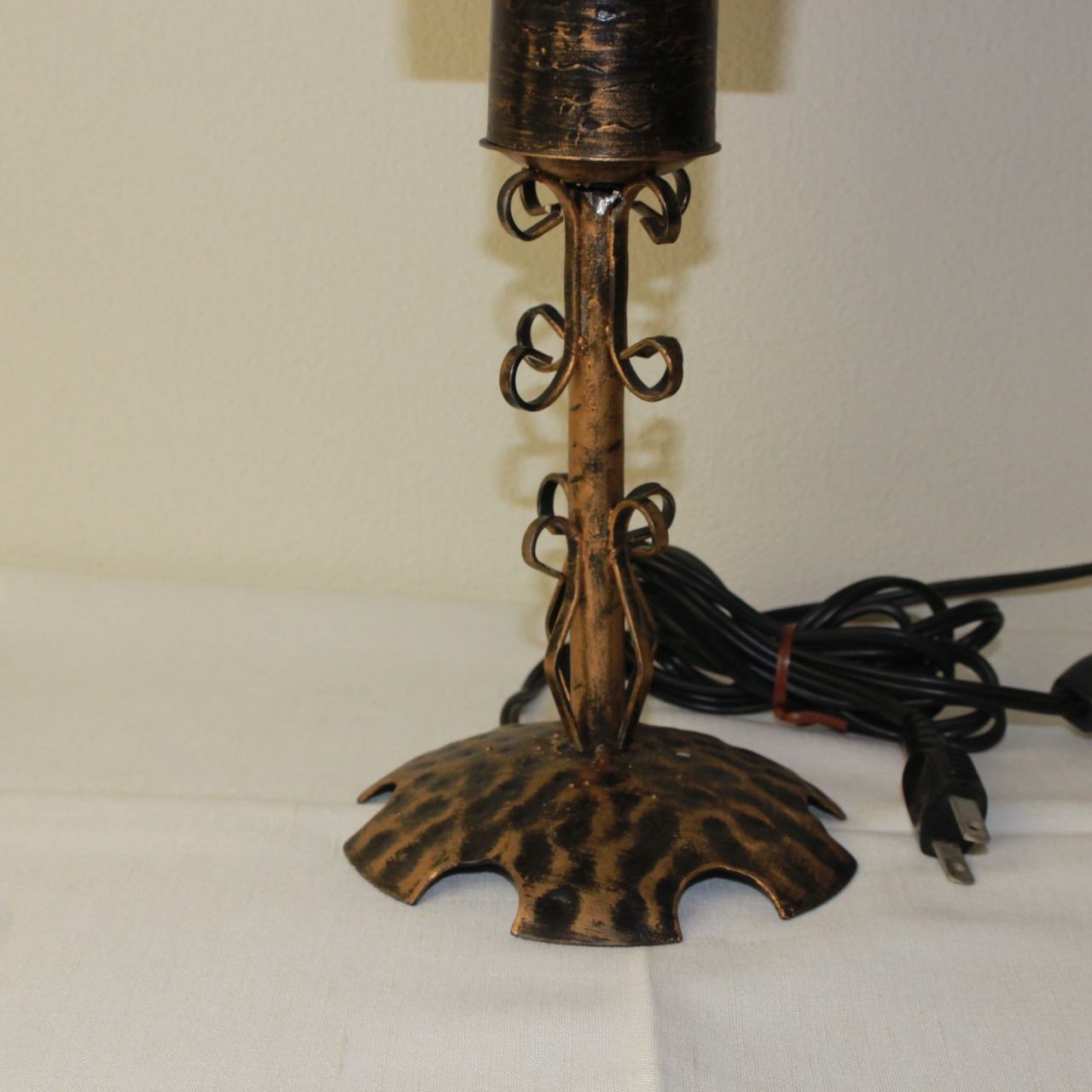 暮らしの端を照らすスタンドランプ