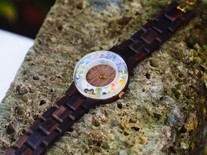 押花紫陽花と金箔、和紙の千代紙をフレームにした銘木黒檀の腕時計