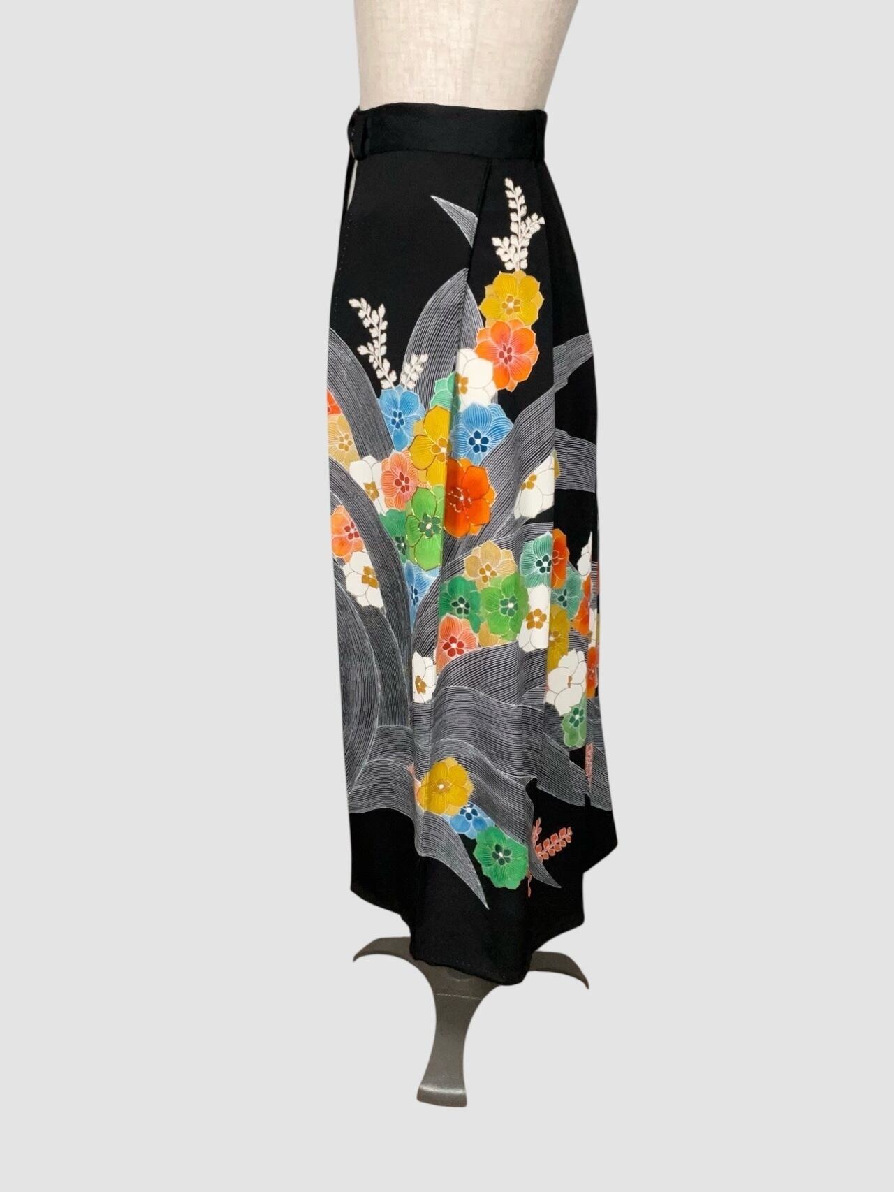 着物重ねスカート(黒留袖より制作) Kimono Overlay Skirt (Made of