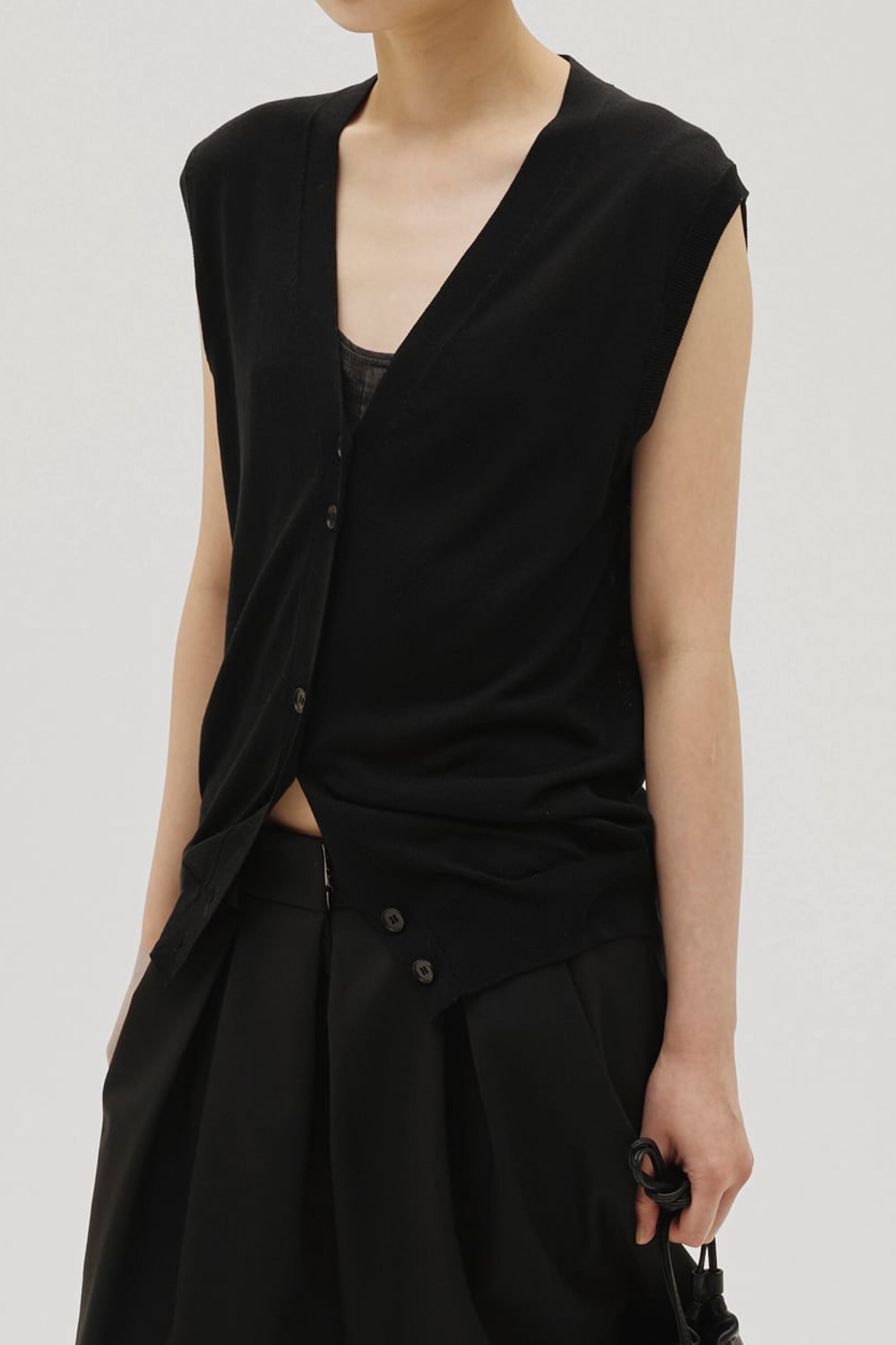 TODAYFULのベストです❣️ TODAYFUL Tencelsilk Knit Vest テンセルシルクニットベスト Black