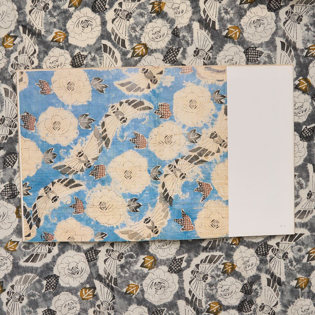 古沢万千子図案 「蝶と芍薬紋」 型絵染小紋 紬袷着物【中古】 | かわの屋