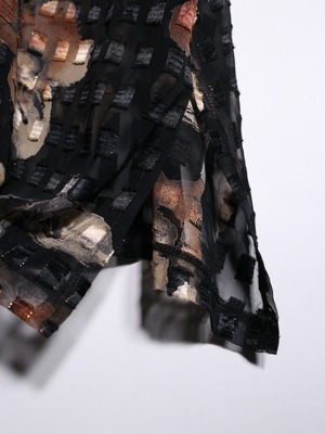 flower art graphic and many square pattern over silhouette s/s sheer shirt