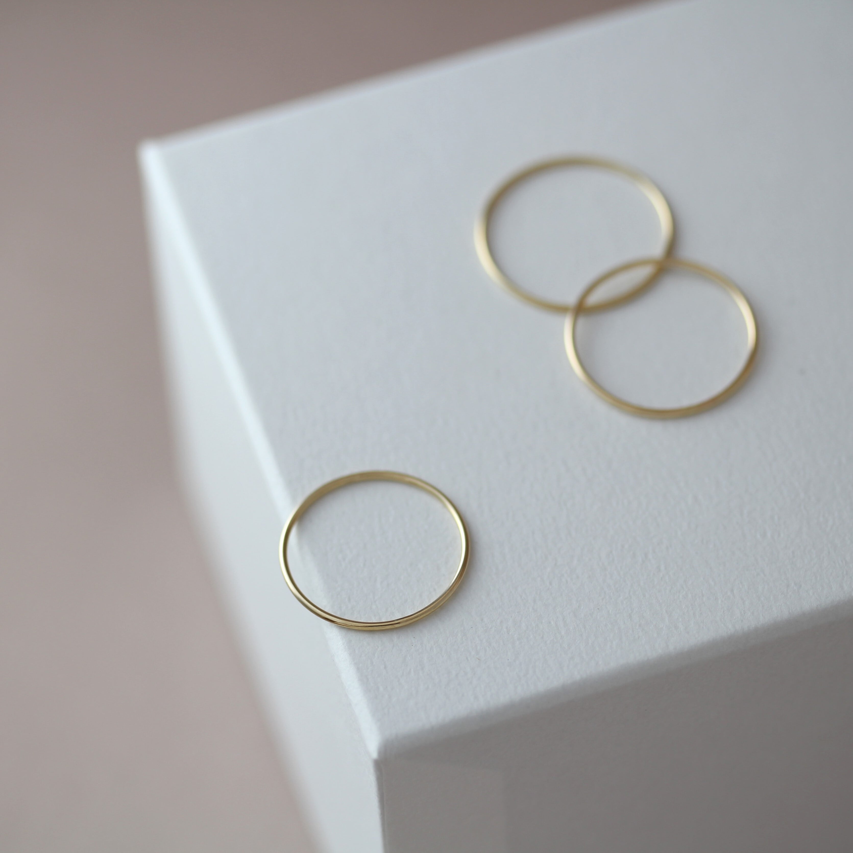 3号～9号〉K10 0.8mm イエローゴールド プレーンリング つけっぱなし