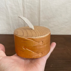 白樺の樹皮のいれもの26