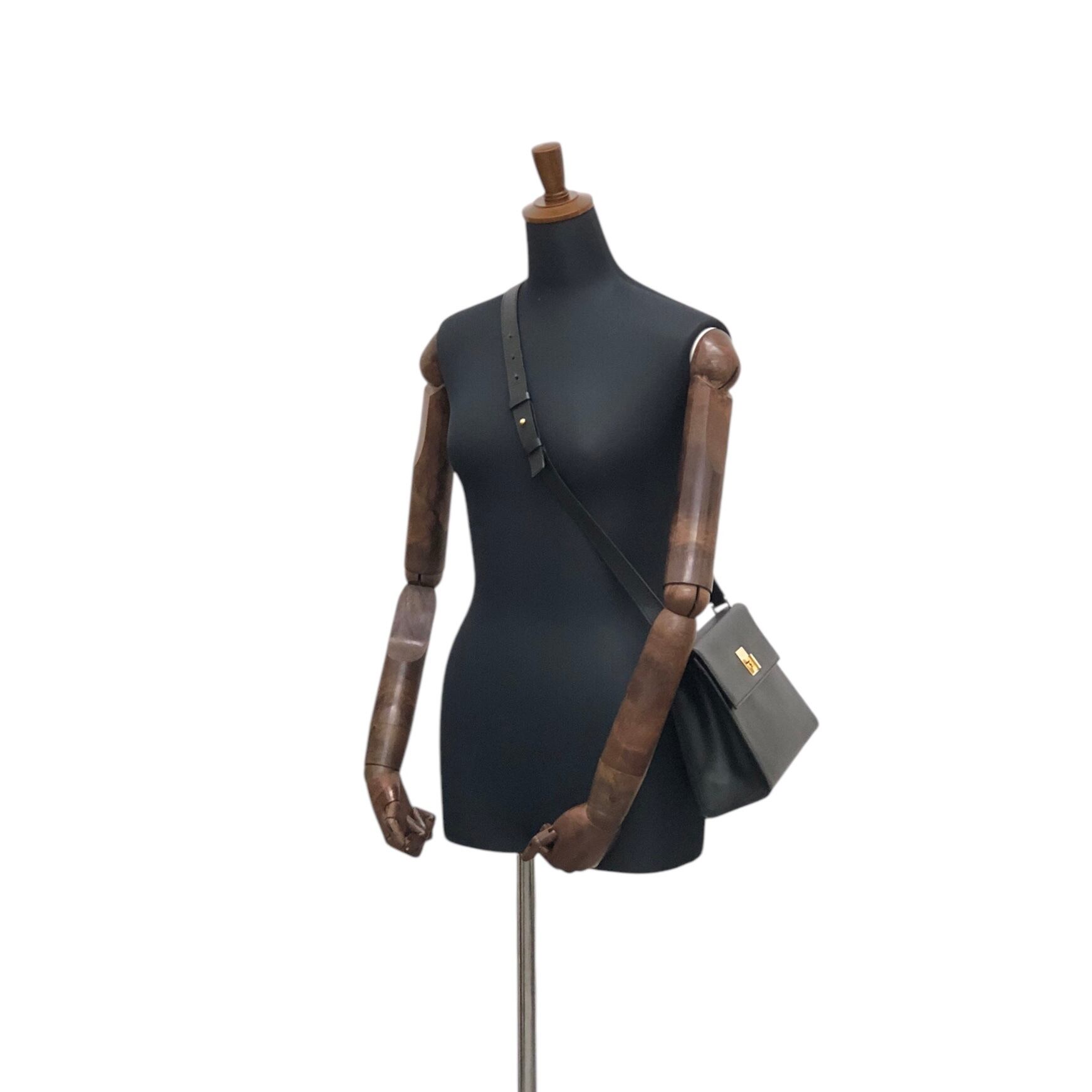 レトロなセリーヌバック CELINE セリーヌ ショルダーバッグ ブラック ターンロック レザー 型
