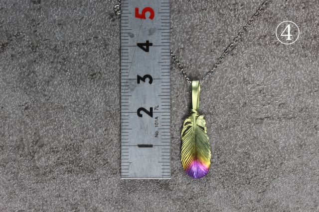 mini lucky feather necklace / 色あり