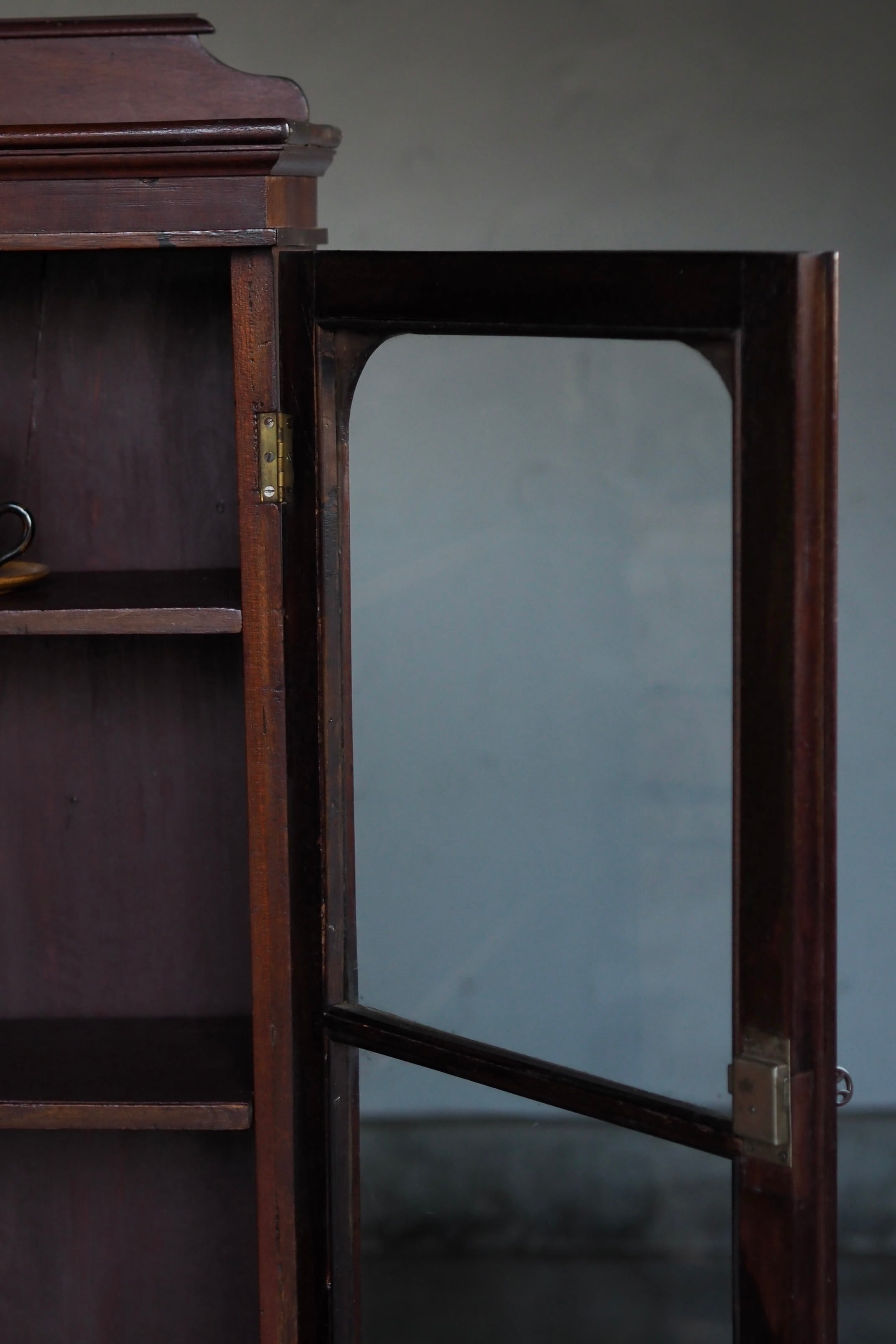 マホガニーコレクションキャビネット-antique glass cabinet