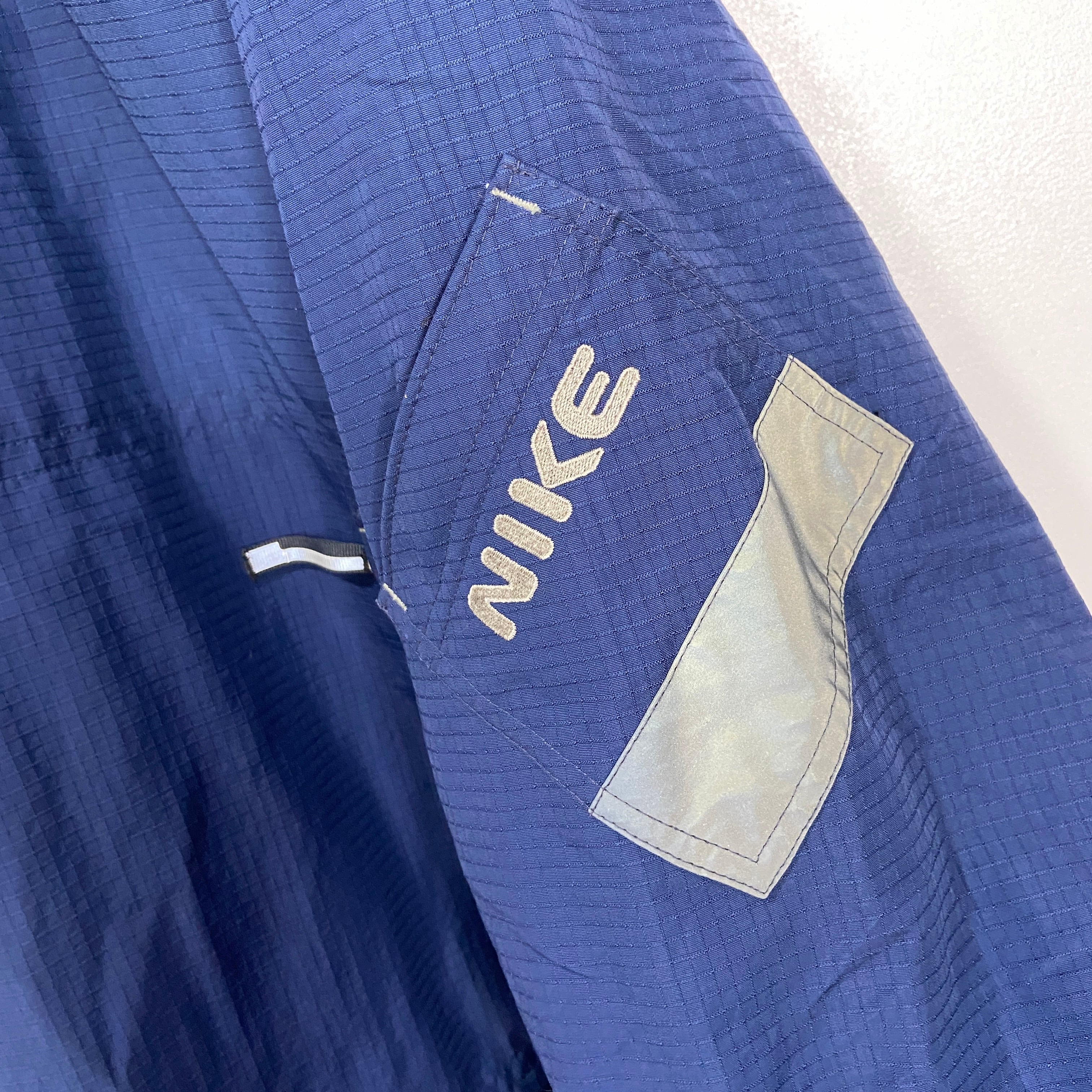 新品タグ付 ナイキ パーカー NIKE リフレクター 薄手