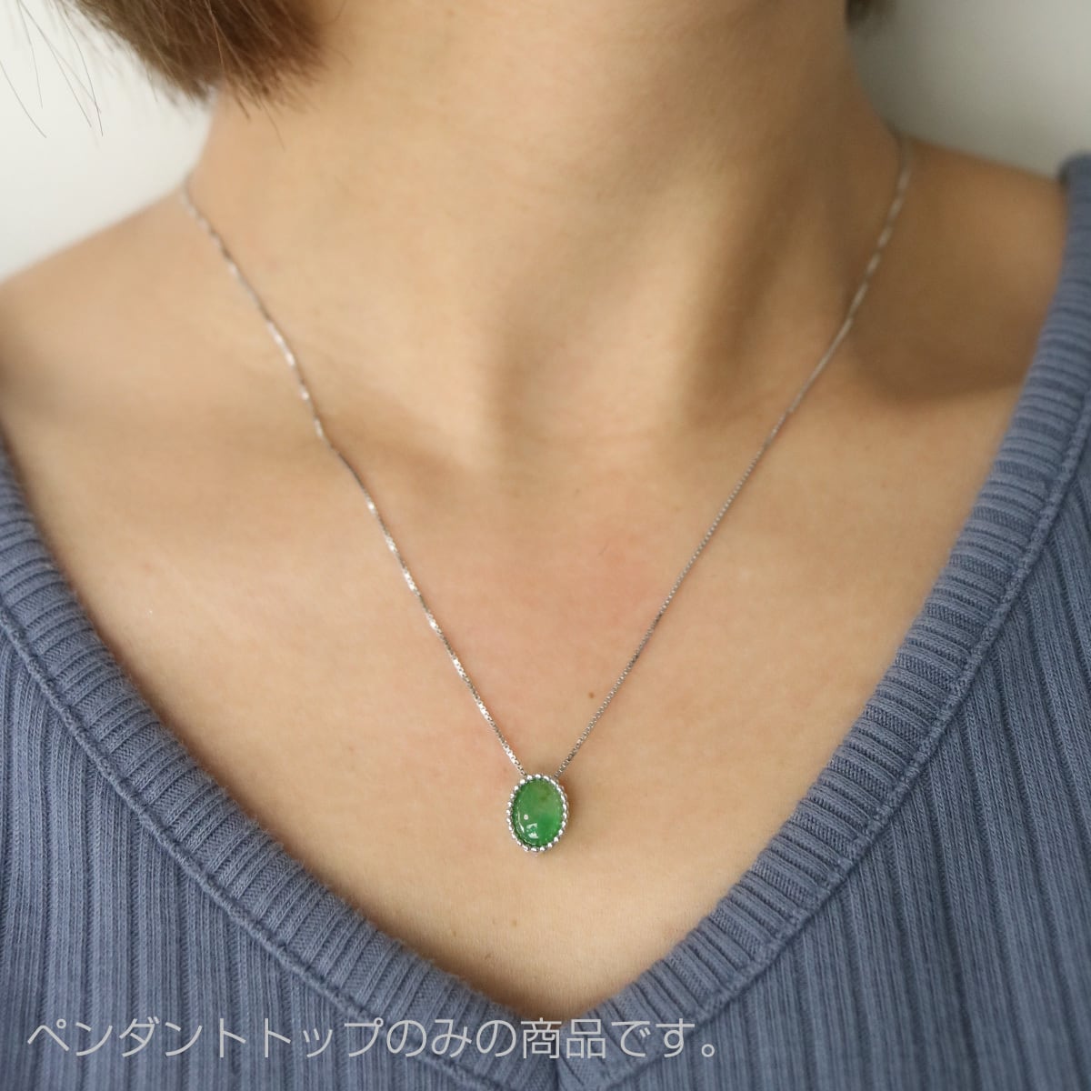 横からのアングルも立体的で素敵！ K18WG 緑翠珠ペンダント トップ A貨