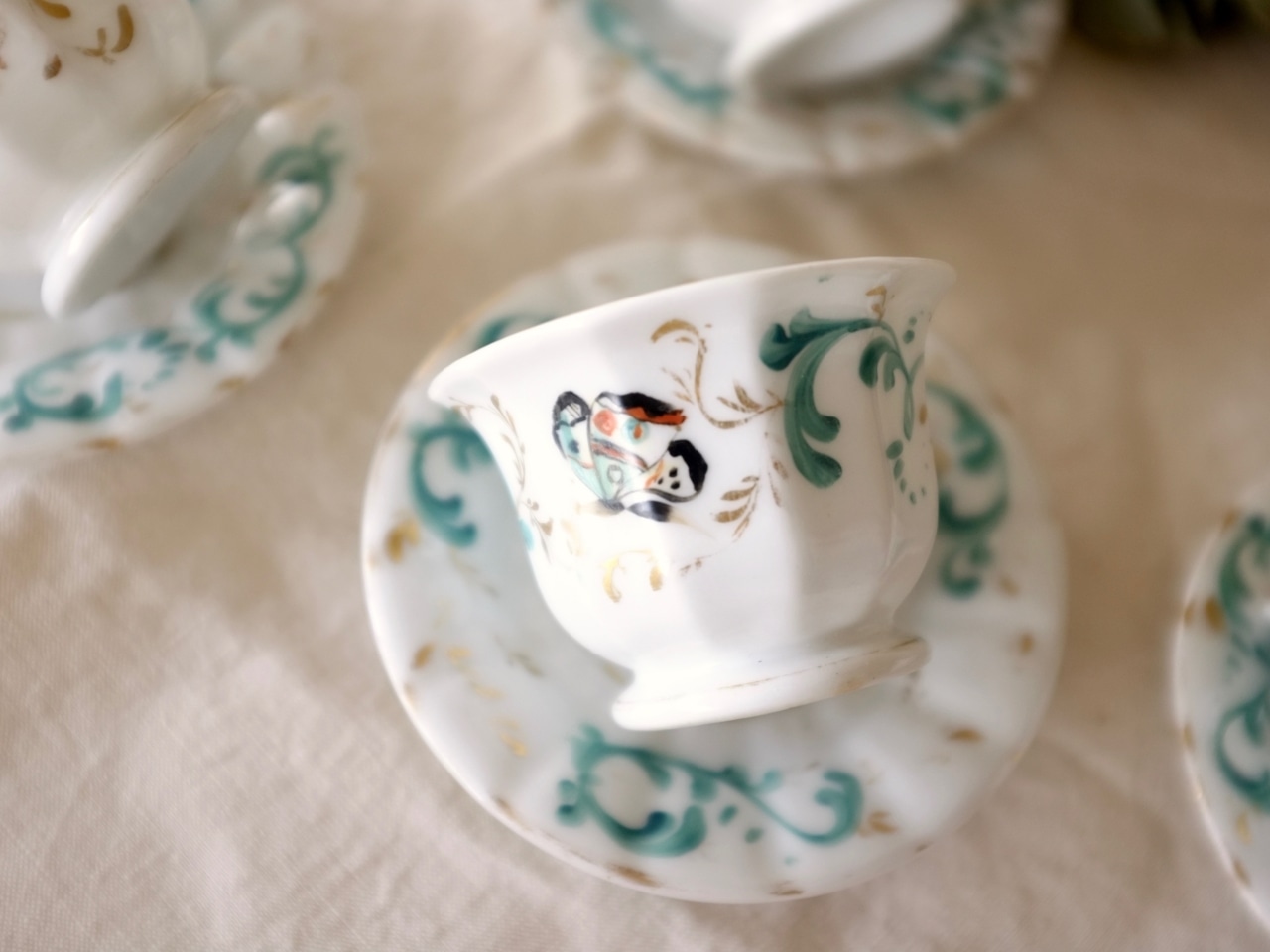 ラスト フランス 19世紀 エメラルドと蝶々と手彩色カップ&ソーサー パリ窯 アンティーク