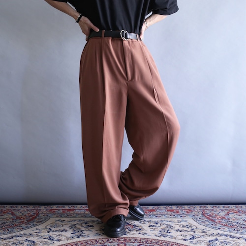 2-tuck straight silhouette pink brown wide slacks