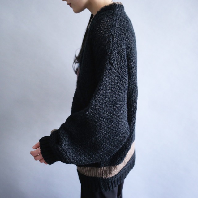 3D cable knit and good coloring pattern low-gauge loose silhouette sweater