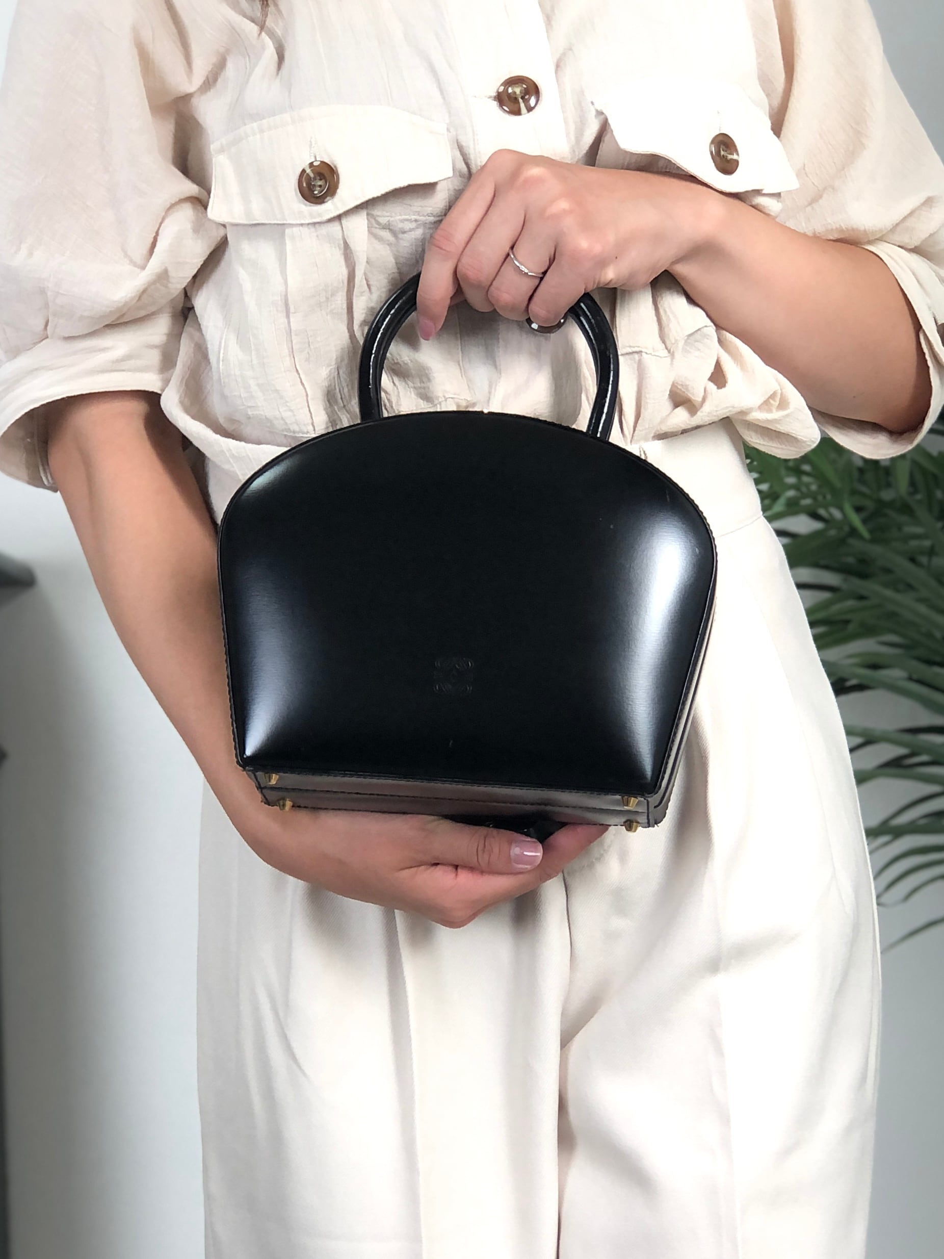 LOEWE ロエベ ハンドバッグ ブラック アナグラム ロゴ レザー トップハンドル バニティ vintage ヴィンテージ オールド nxkdzt