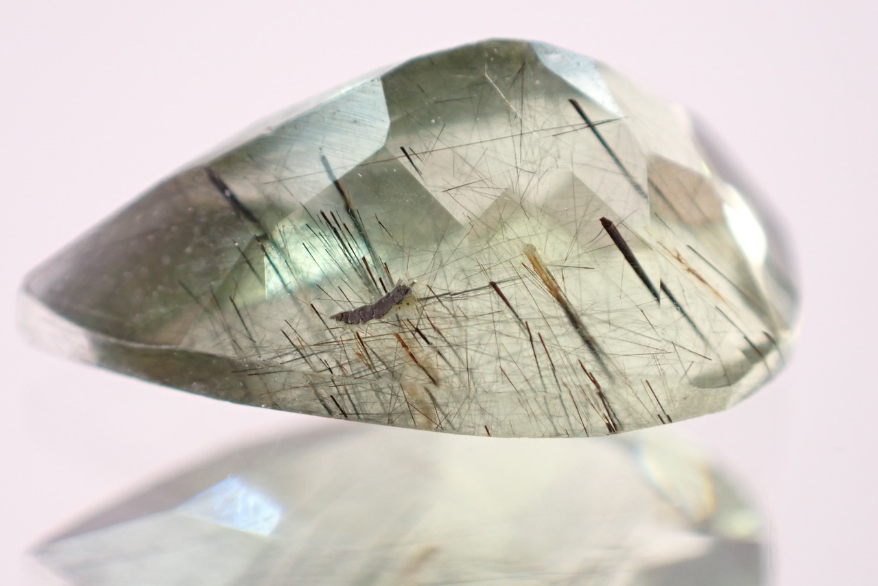 ルドウィジャイトインペリドット　1.94ct　[D2-516]