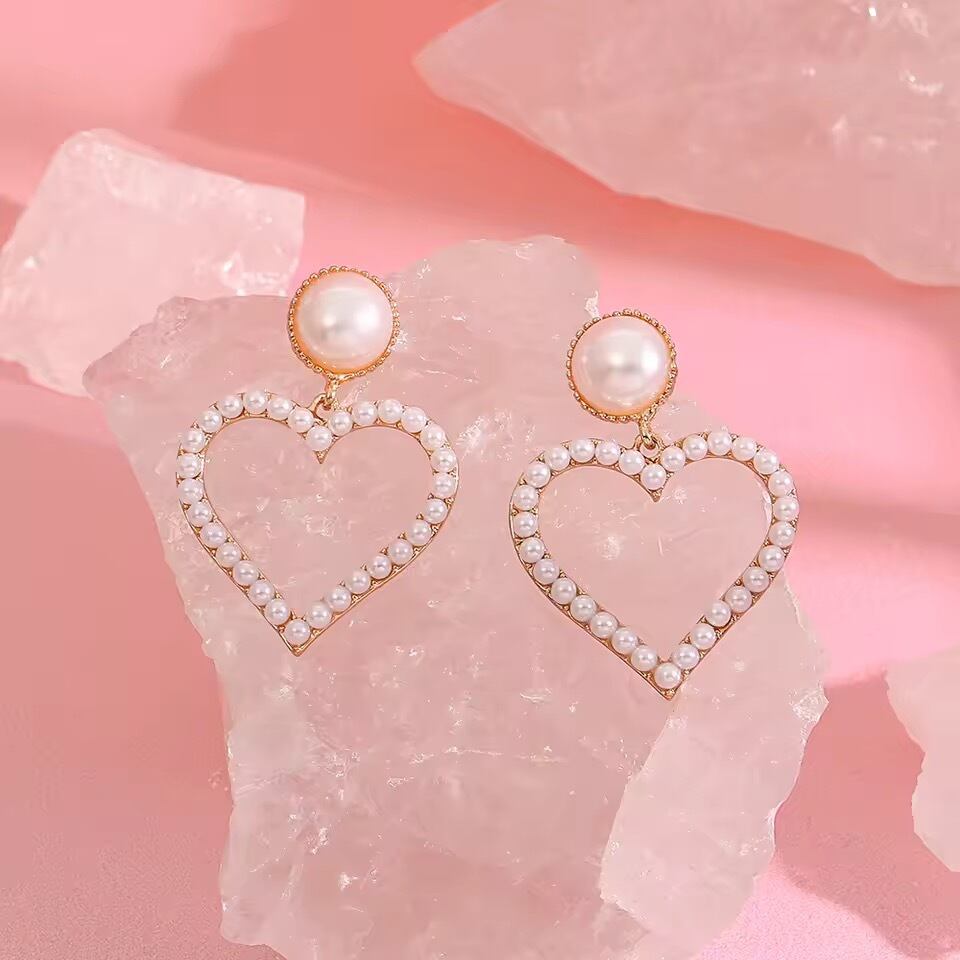 パールハートピアス（一ヶ月程でお届け） | milkyfleur