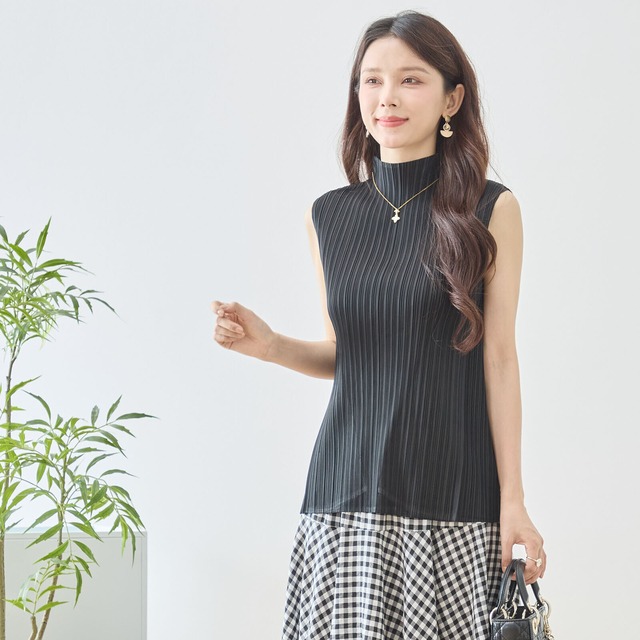 TRUBE 細プリーツモックネックノースリーブトップス【M~L】ブラック