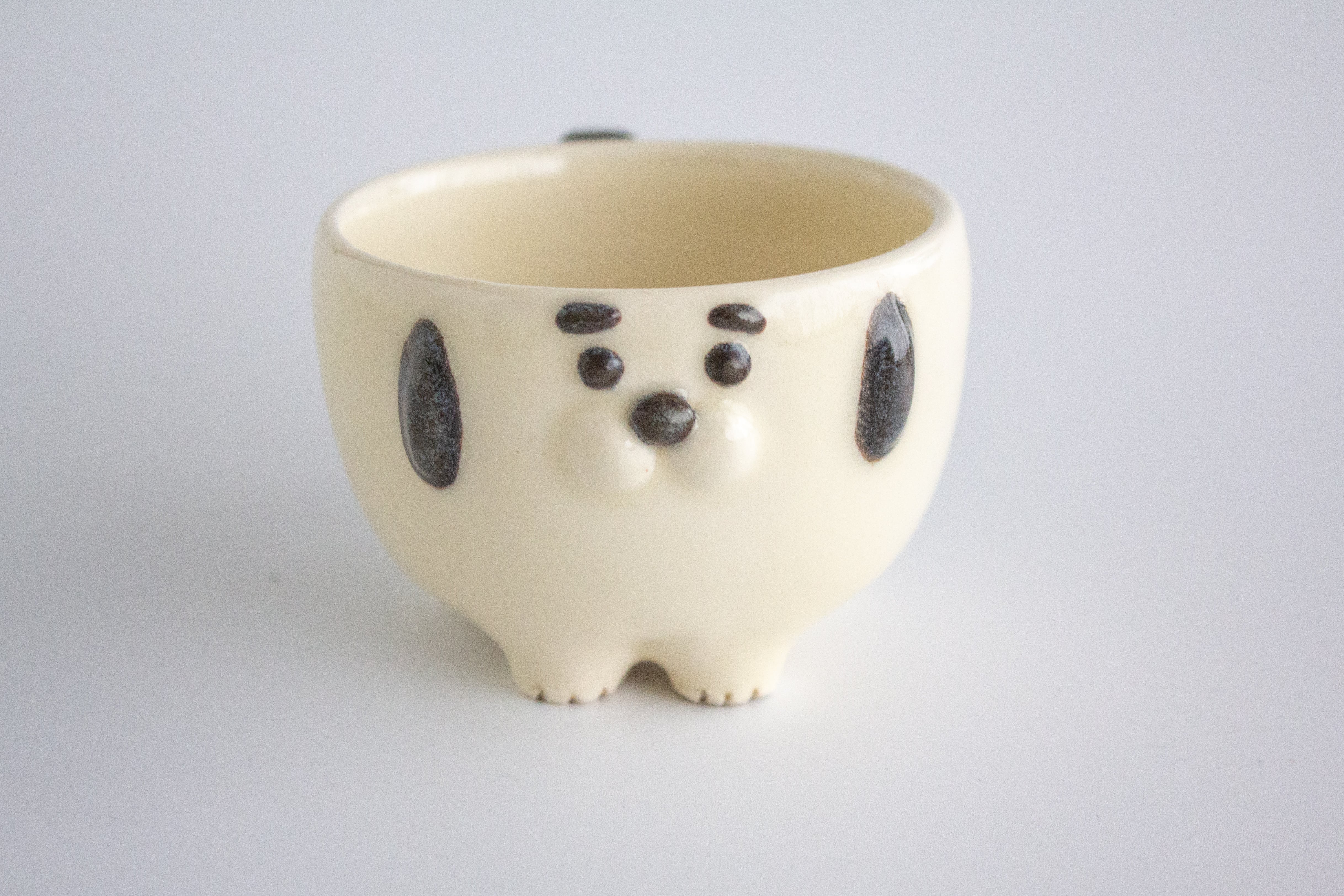 (Mま3)ぽってり白めなまゆ毛犬のマグカップ150ml