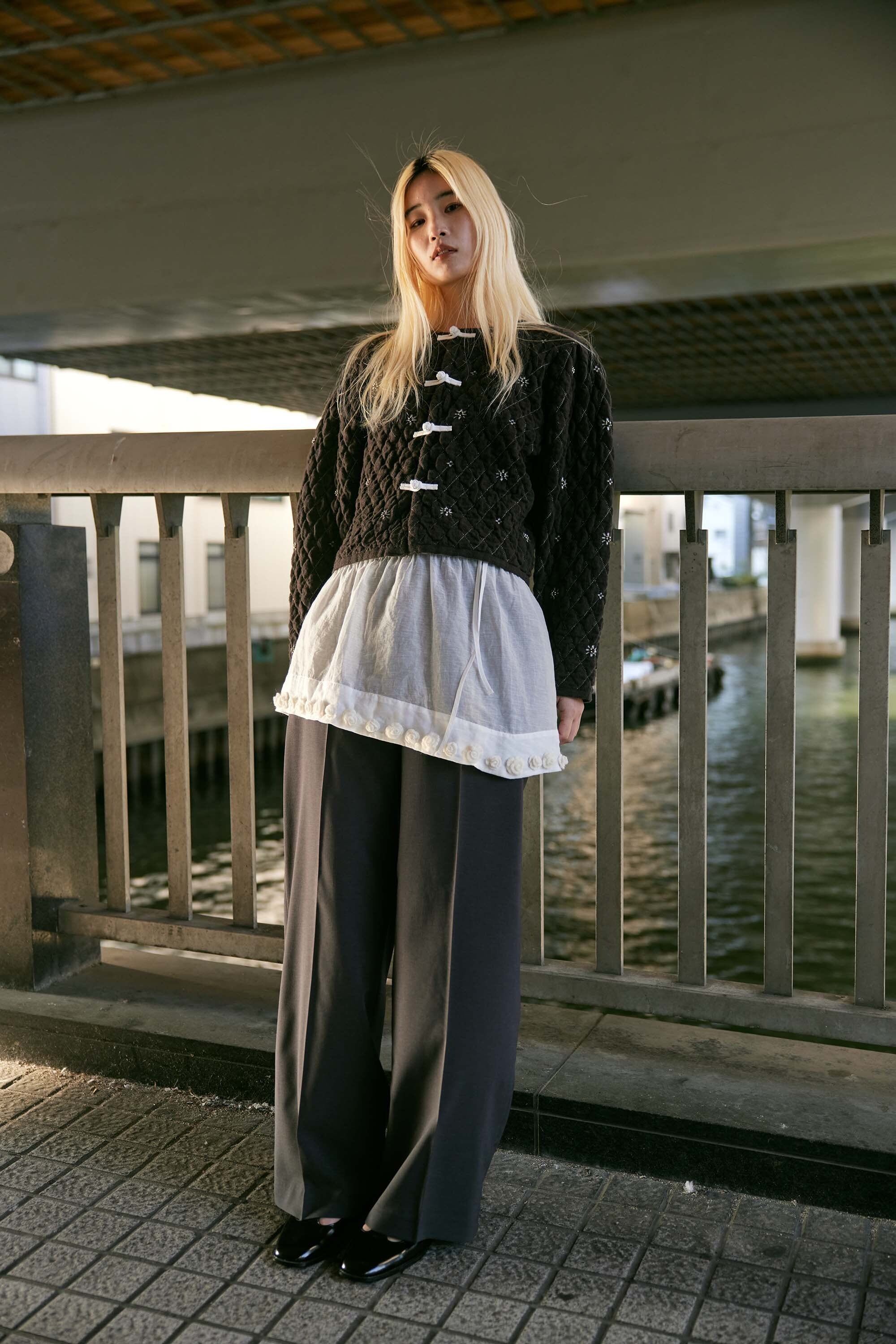 Quilting flower beads cardigan BROWN | tyn.TGOR