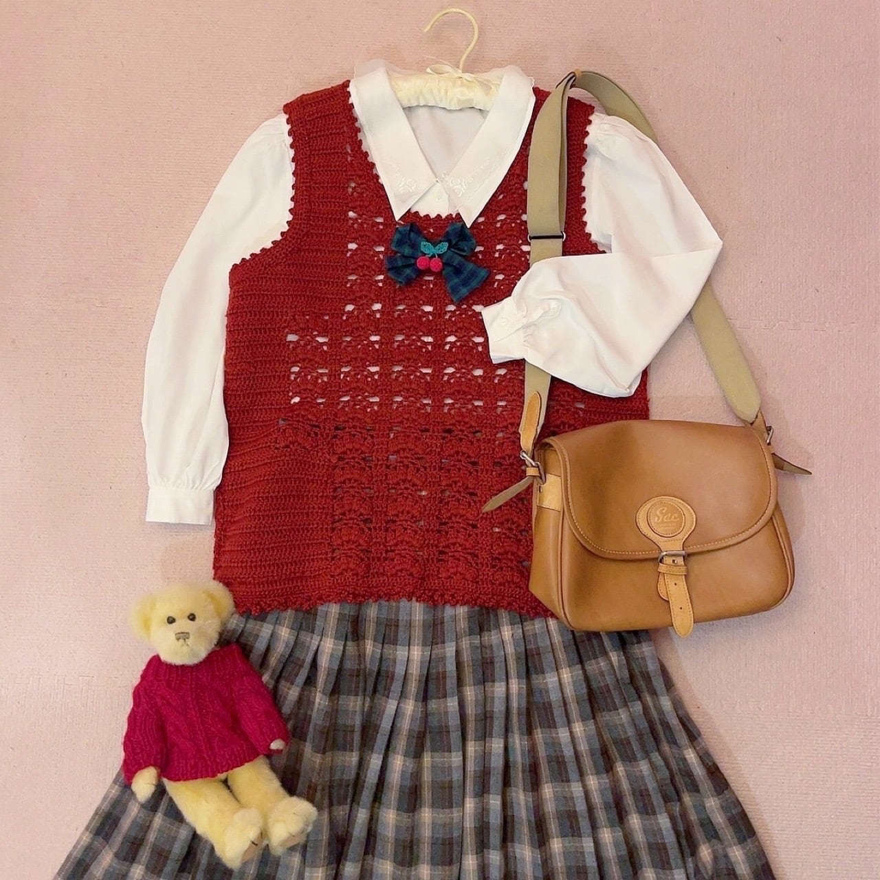 cherry brooch bordeaux crochet vest