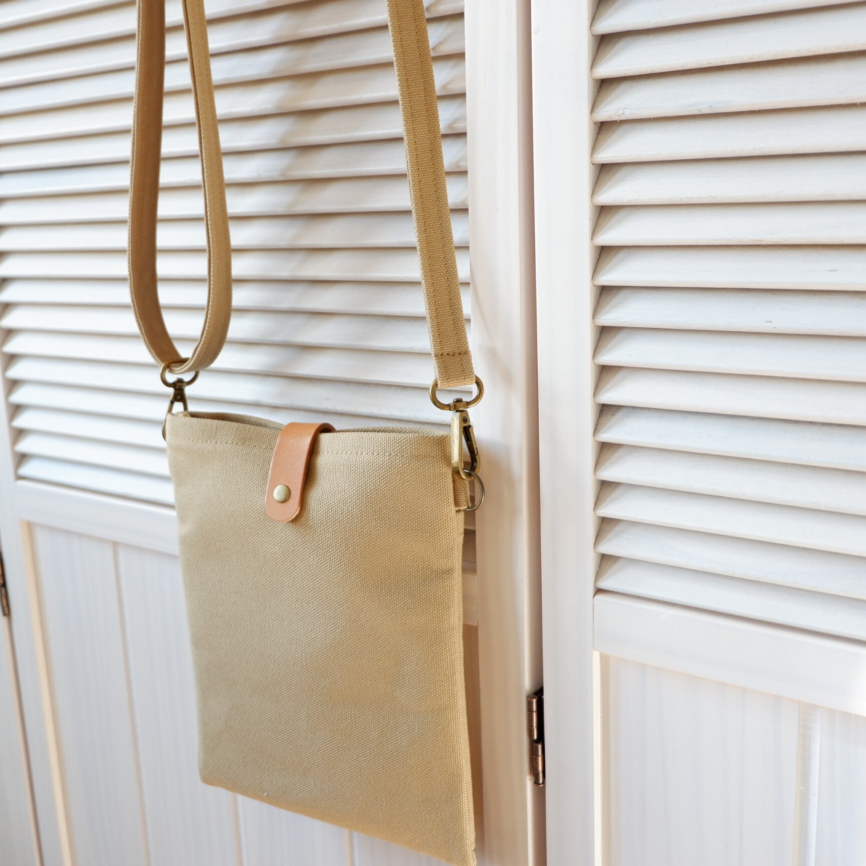 長財布が入るサコッシュ◇革フラップ◇キャメル | myu.handwork