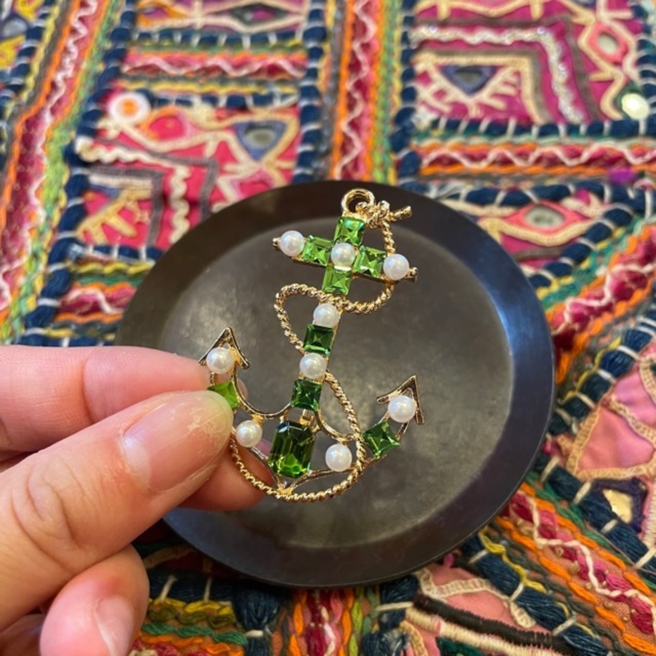 TOPANGA Jewelry Bijou art brooch Anchor / ビジューアートブローチ 錨 いかり プレゼント プチギフト ジャケット 帽子 バッグ ニット キラキラ アクセサリー かわいい ファッション小物
