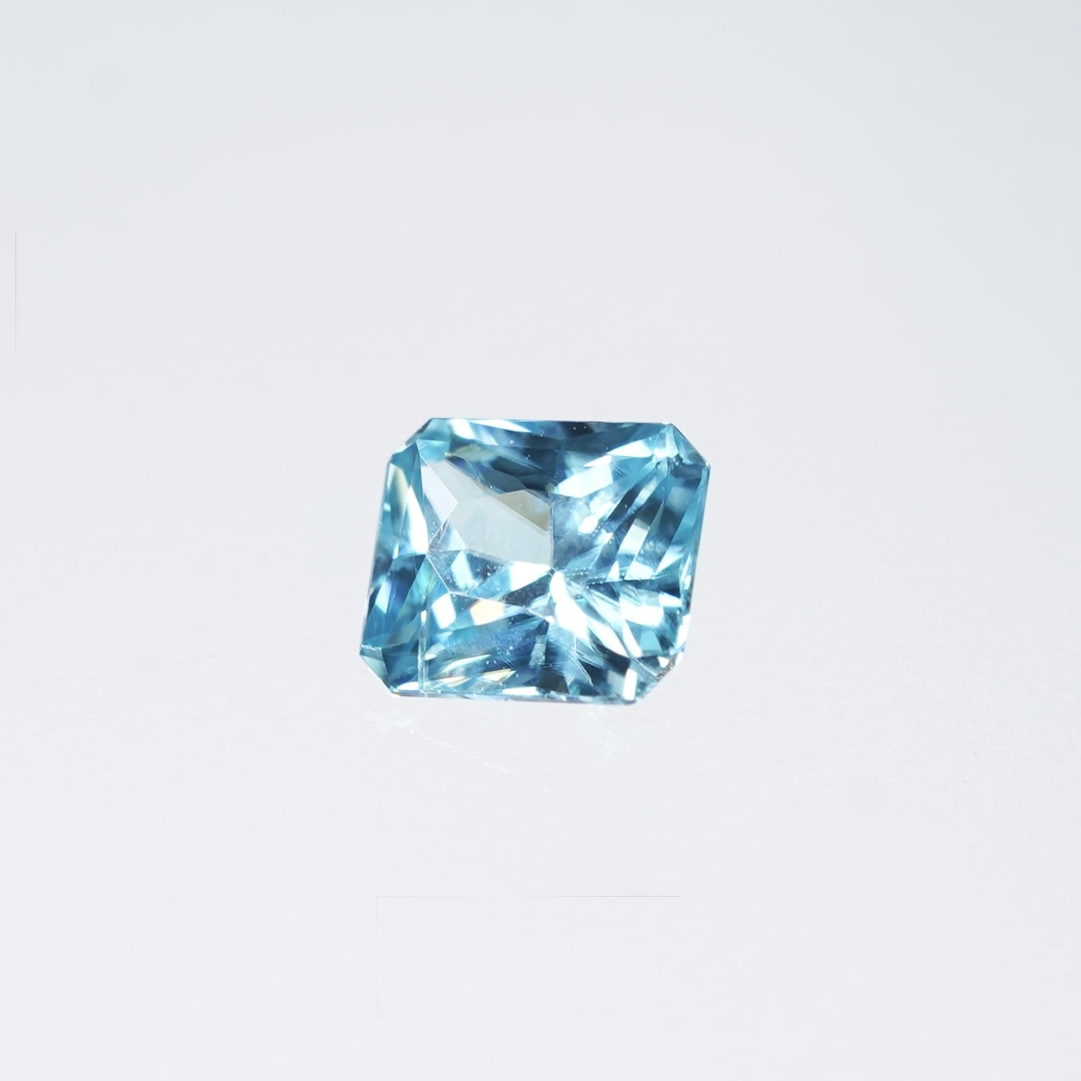 ブルージルコン 1.054ct ソ付《RR-1》 | Sirius Stone