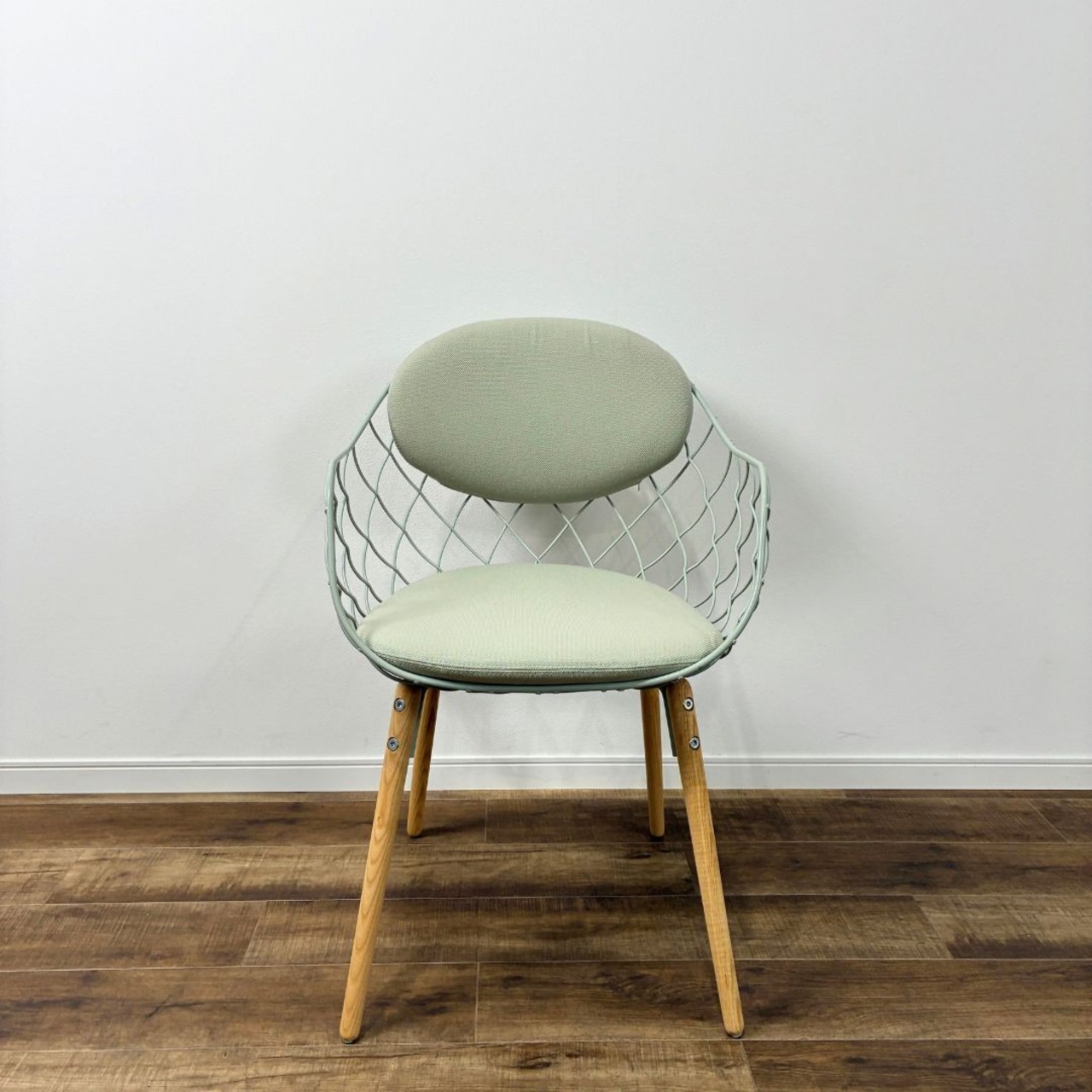 MAGIS マジス PINA green / natural ピーニャ ファブリック オーバルクッション × ナチュラル脚 ダイニングチェア デザイナーズ家具 グリーン系【展示品】【200サイズ】