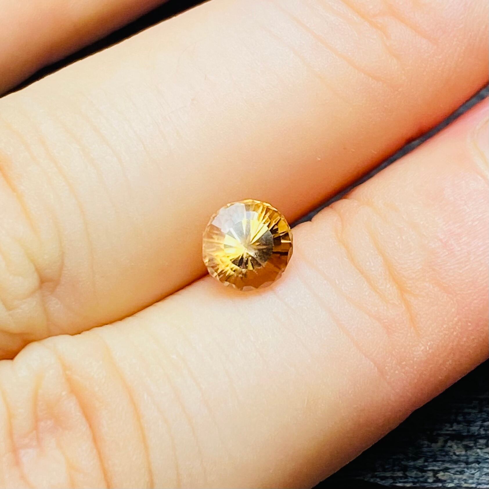 カットカッコいいバイカラージルコン