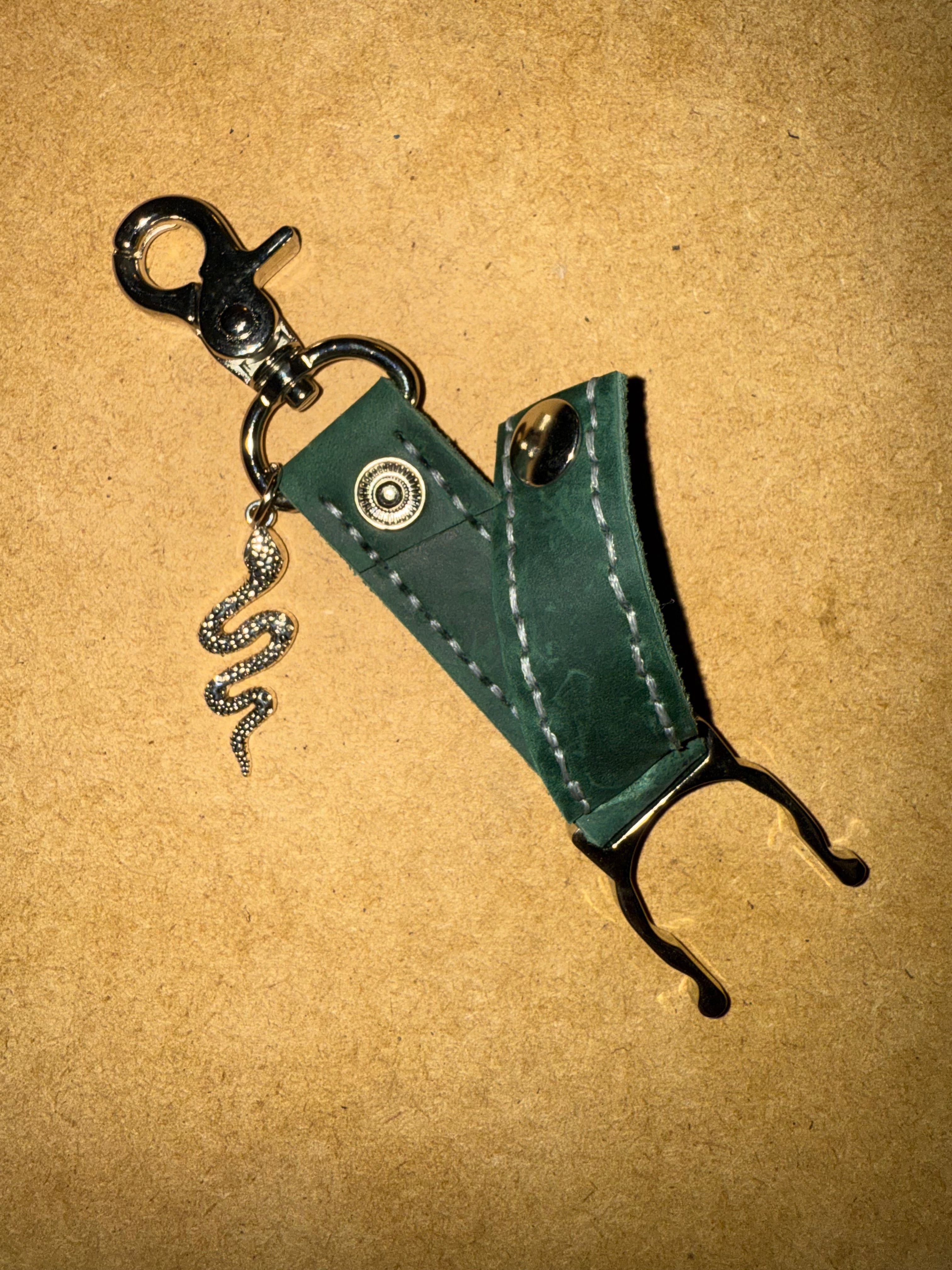 Bottle Sling with caps-random/silver | DanLeather