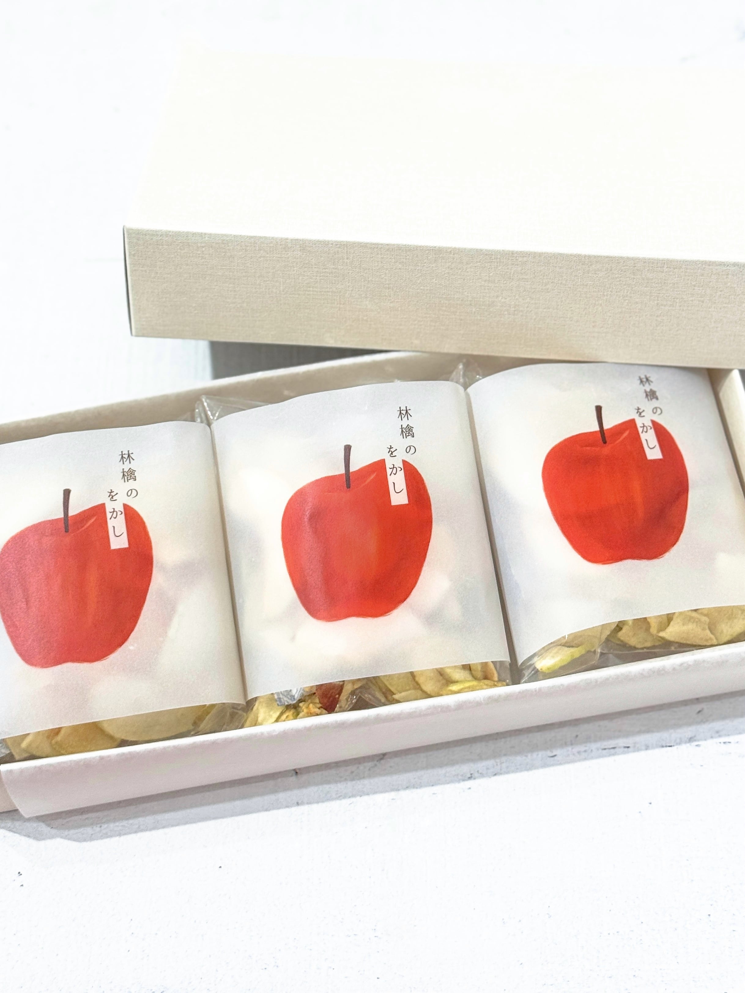 りんご☆コメント無し購入歓迎!!ページ 林檎のをかし 3種セット（サン津軽・早生ふじ・王林） | 加藤林檎